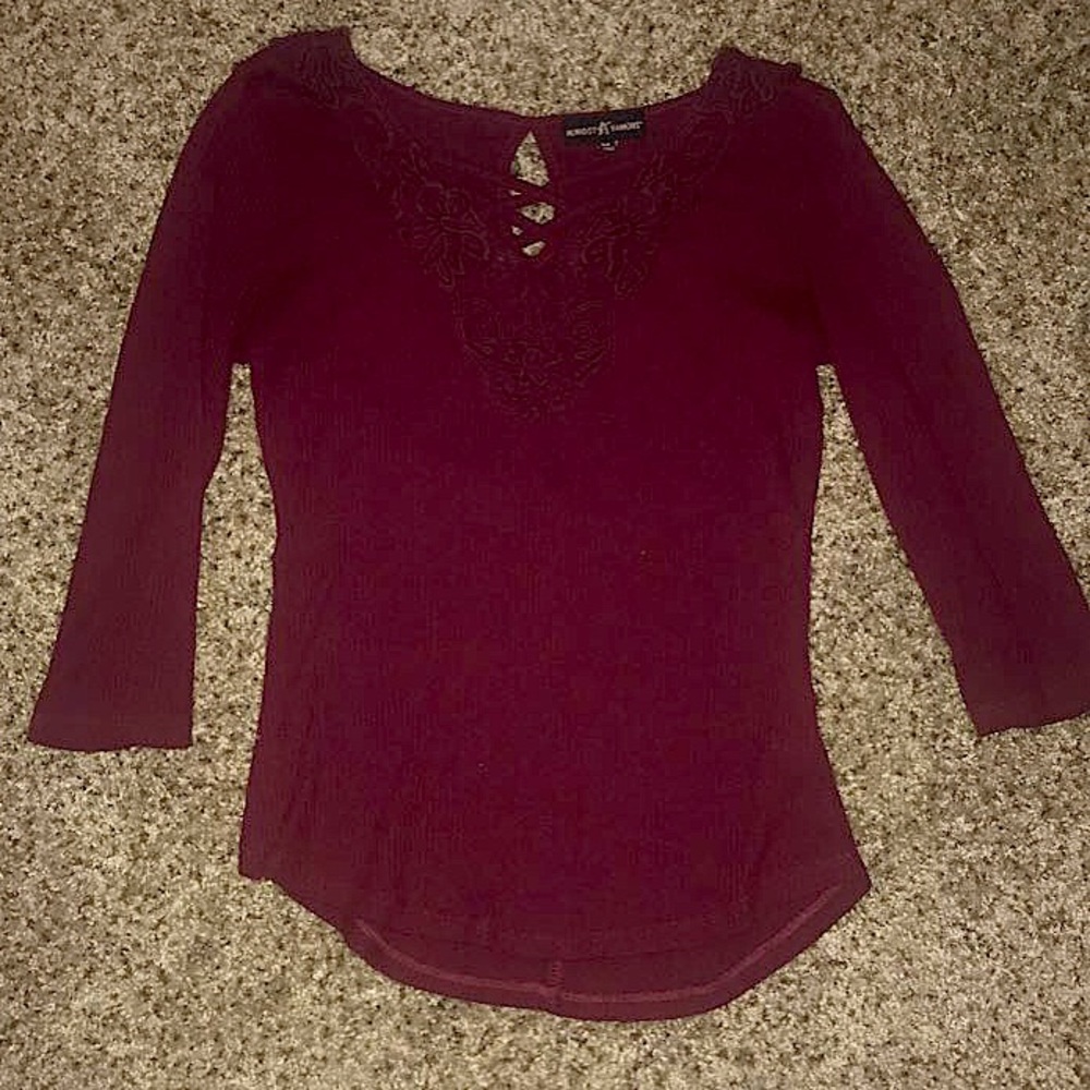 Maroon quarter-sleeve top